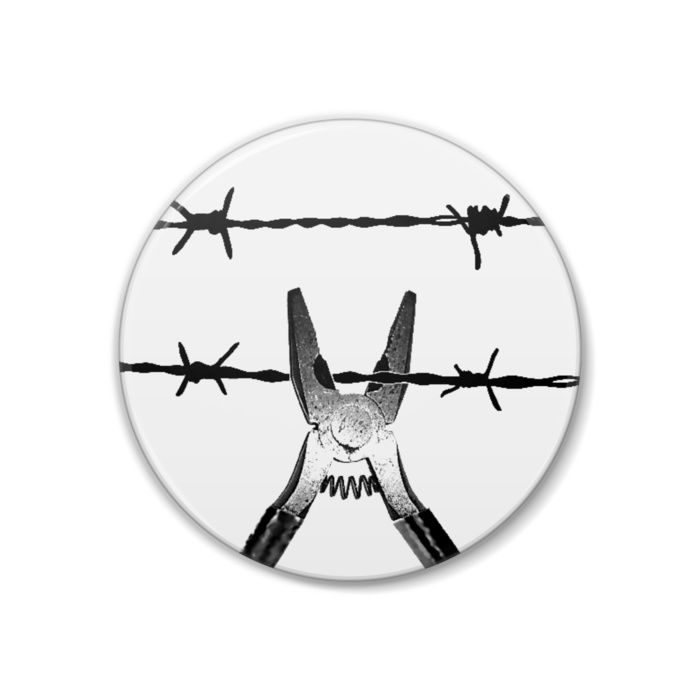 ペンチ缶バッジ(黒or白)