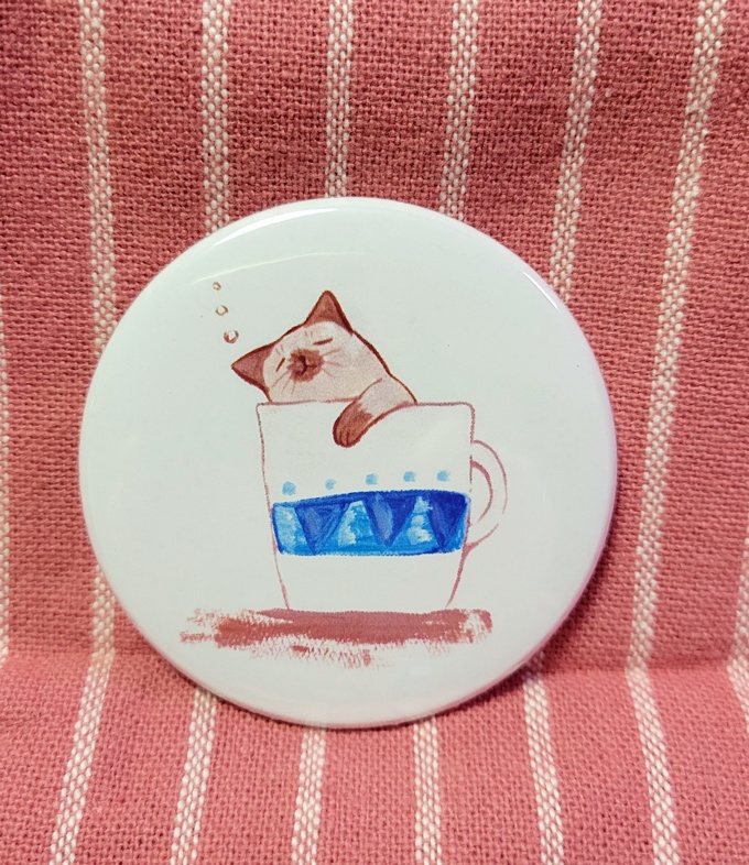 缶バッジ　カップ寝