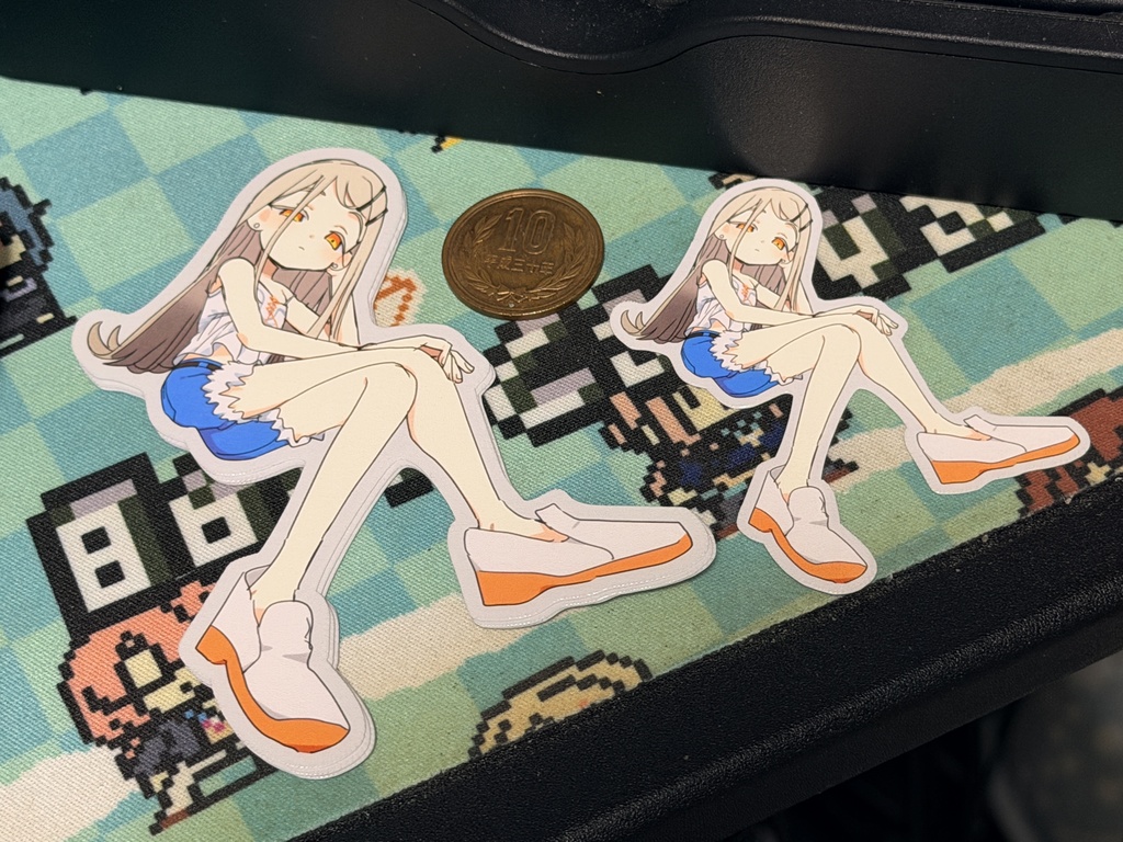 お座り見下ろし広ちゃんダイカットシール