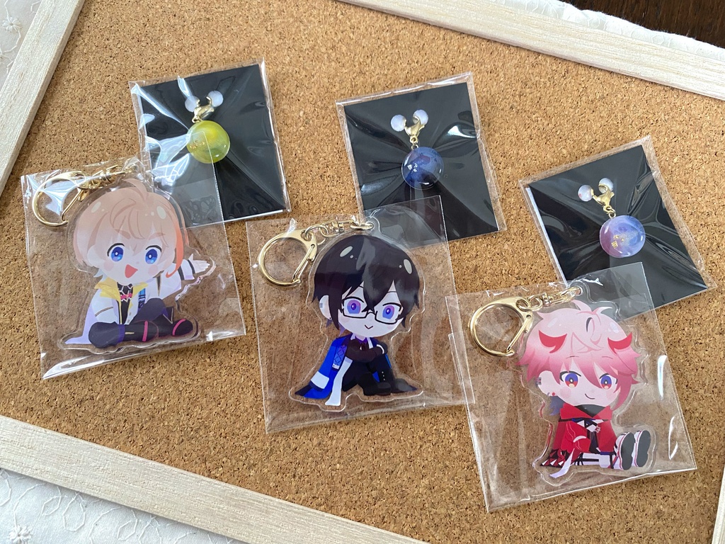 【非公式】手作りチャーム付きアクリルキーホルダー