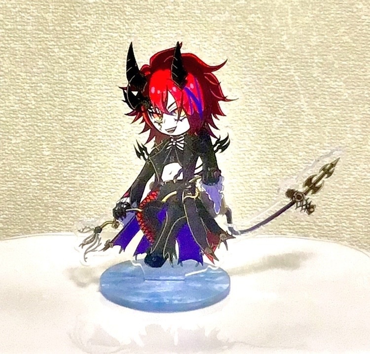 尻尾が揺れるアクリルスタンド