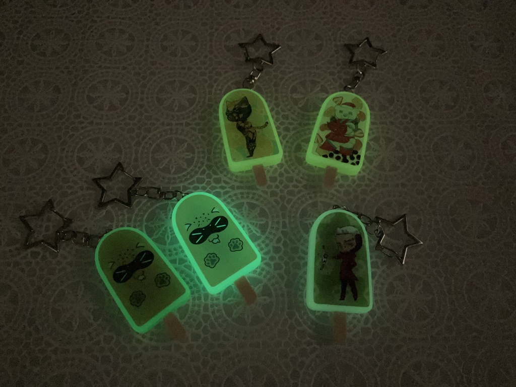 アイス型蓄光ラバーキーホルダー