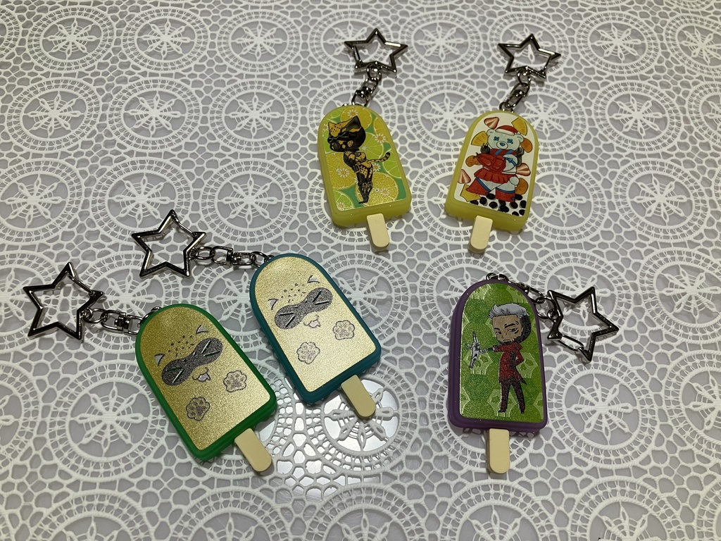 アイス型蓄光ラバーキーホルダー