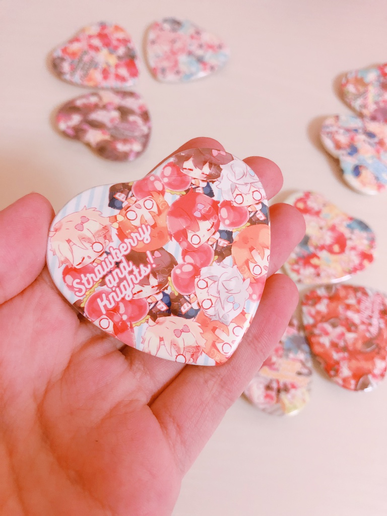 いちご缶バッチ