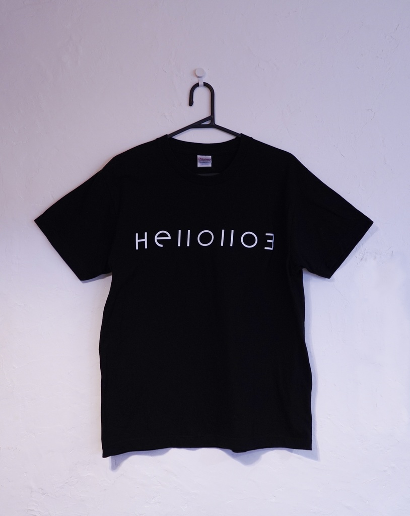Hello1103 ロゴTシャツ