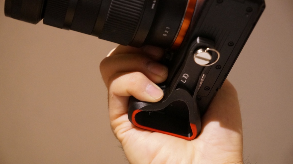 SONY α7用 小指安定の追加グリップ