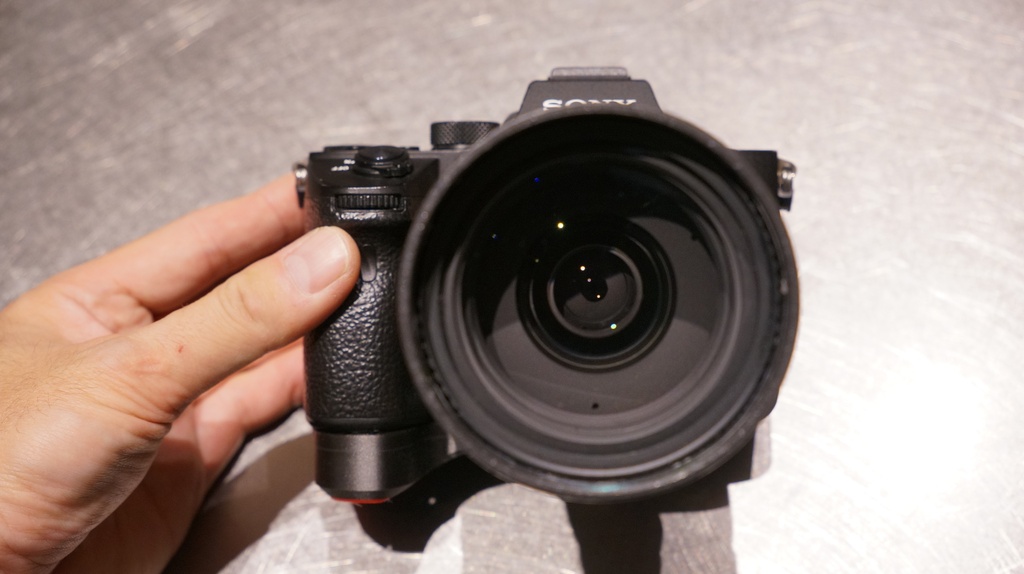 SONY α7用 小指安定の追加グリップ