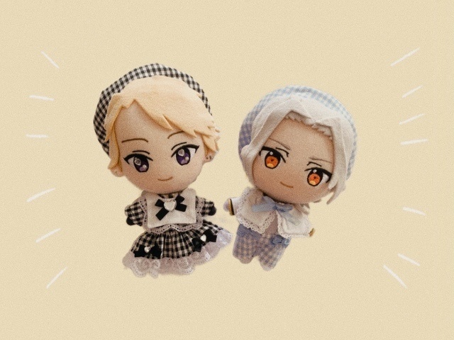 チェックなベレー帽とワンピースのセット