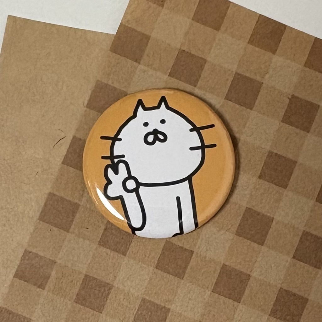 ピースねこちゃん缶バッジ（パステルオレンジ）