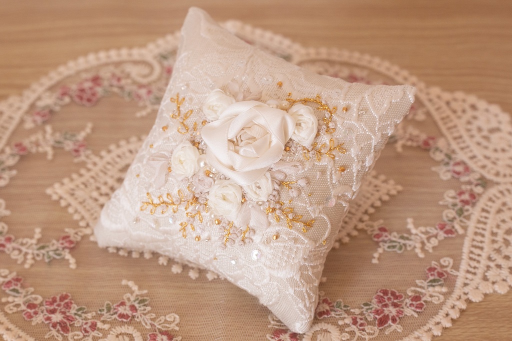 ドール用 刺繍クッション
