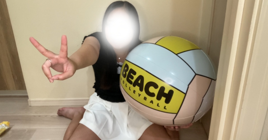 バレーボール柄の40cmビーチボール膨らまして遊んでみた