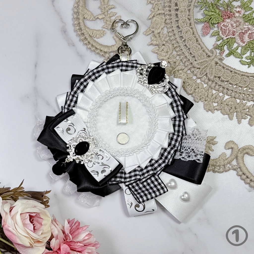 【R04-W1】痛ロゼット ロゼット 缶バッジ 推し活 痛バ 量産型 地雷系 オタ活 チェック柄 クラウン 白