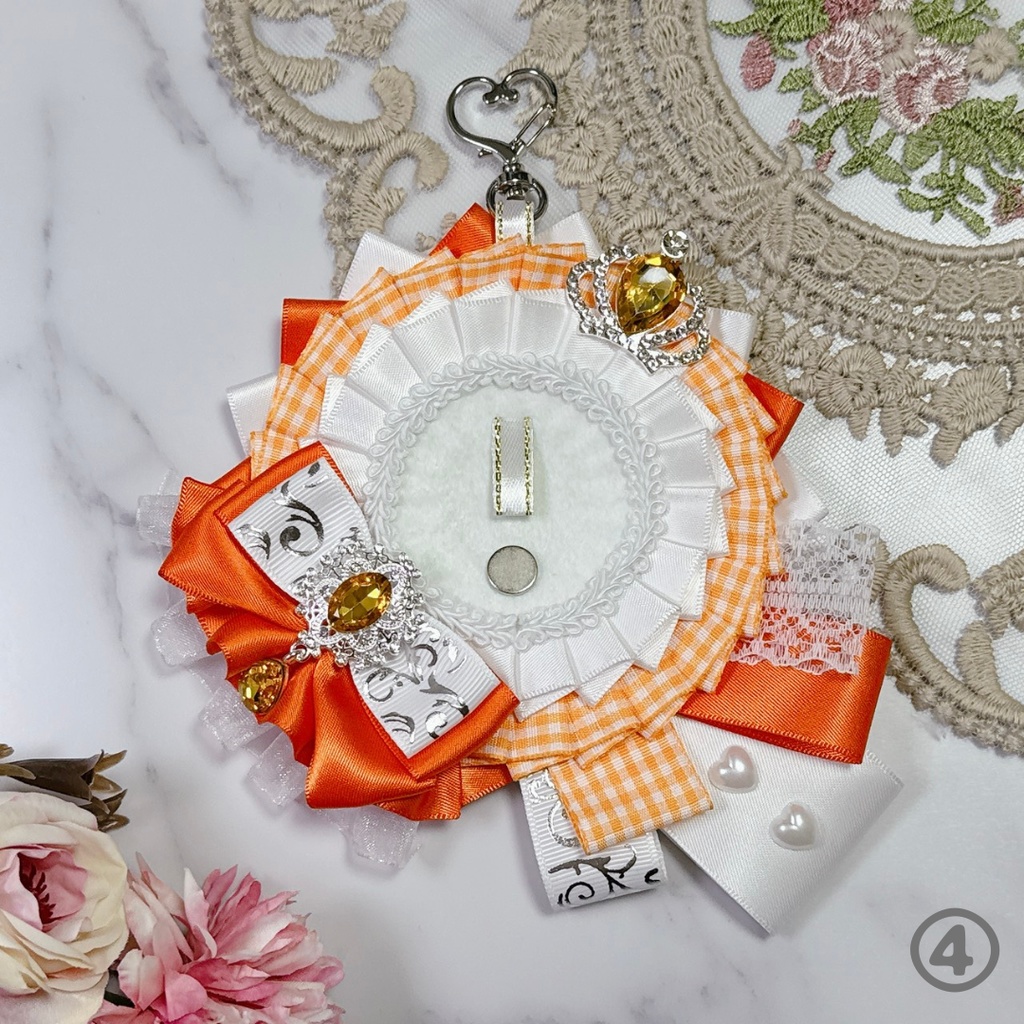 【R04-W1】痛ロゼット ロゼット 缶バッジ 推し活 痛バ 量産型 地雷系 オタ活 チェック柄 クラウン 白