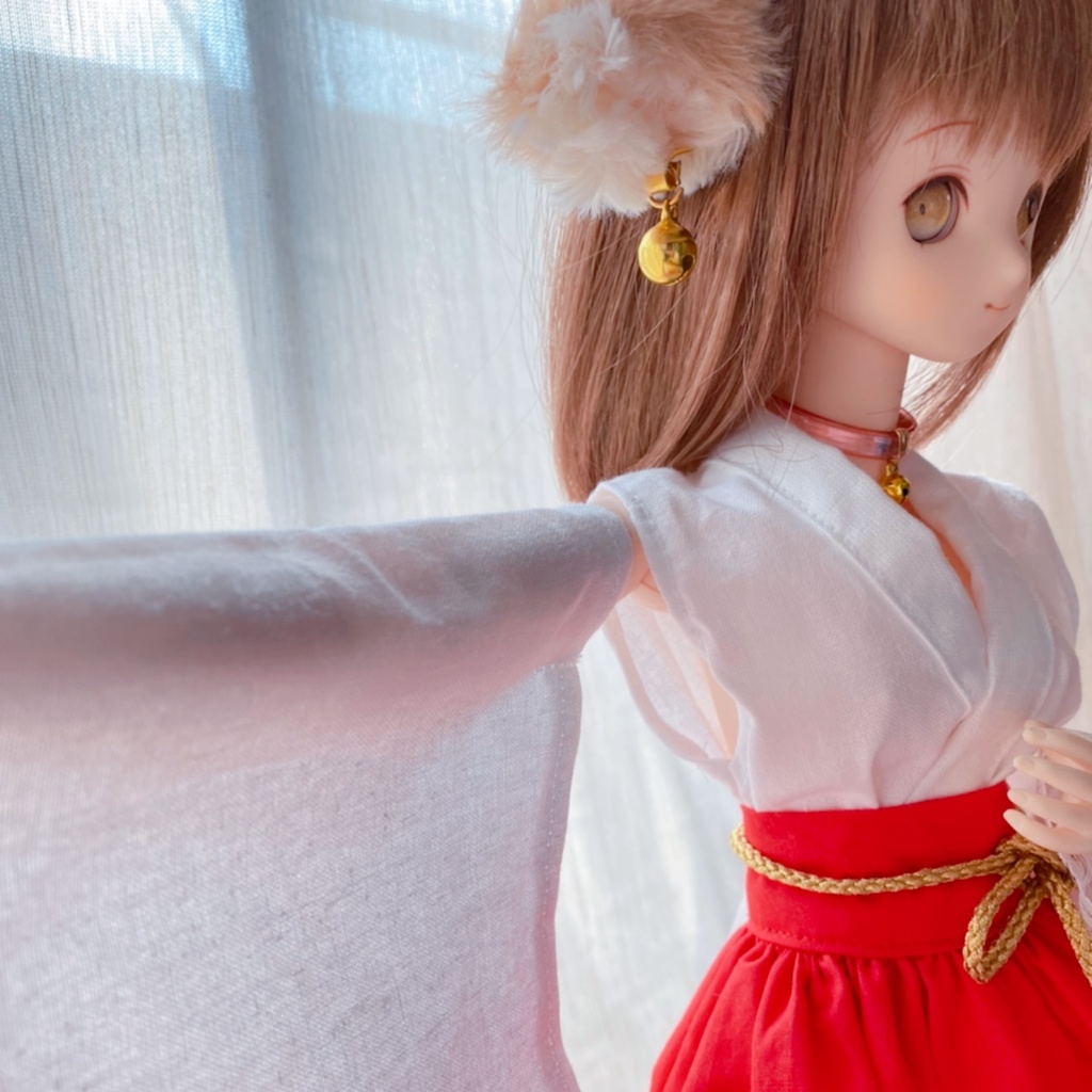 Kon Kon 巫女服 ^.,.^ __ノシ