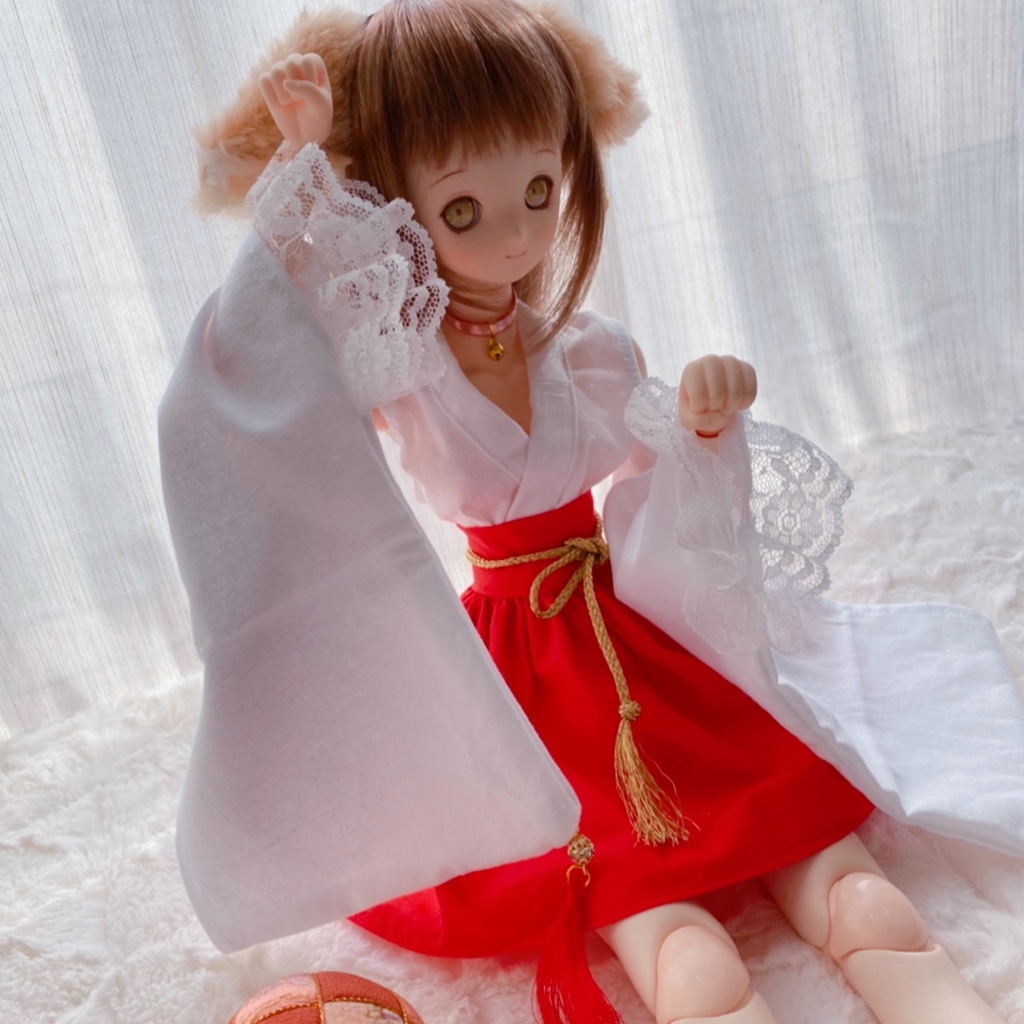 Kon Kon 巫女服 ^.,.^ __ノシ