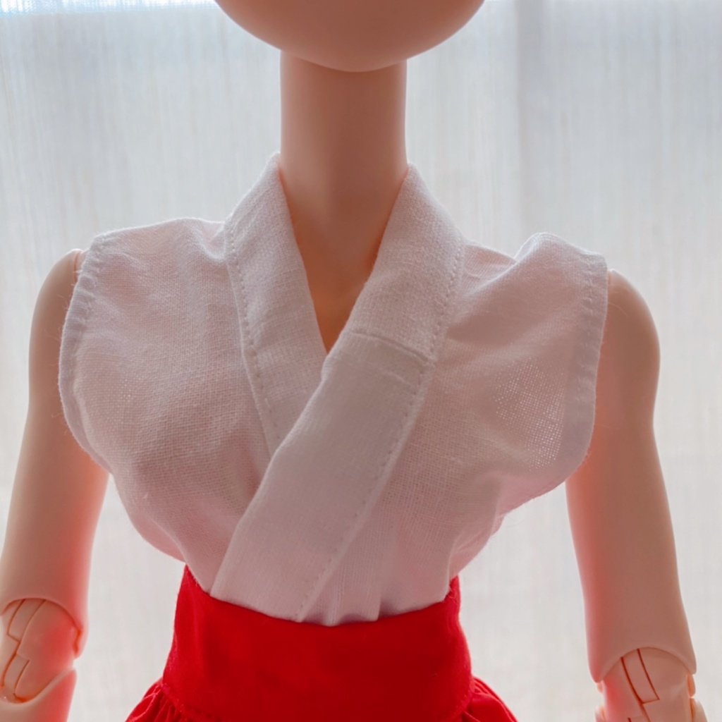 Kon Kon 巫女服 ^.,.^ __ノシ