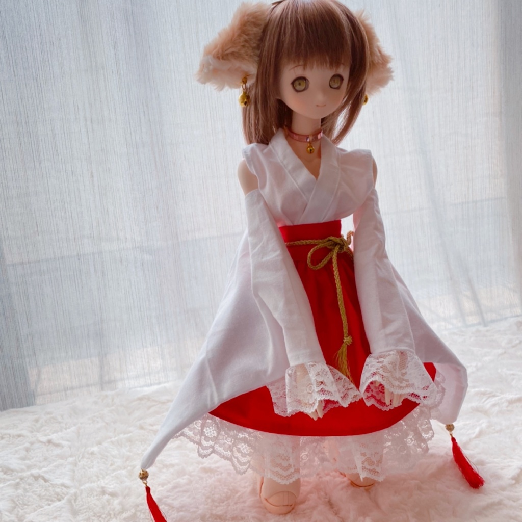 Kon Kon 巫女服 ^.,.^ __ノシ