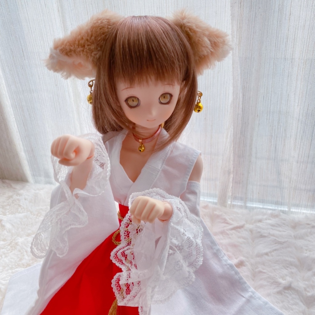 Kon Kon 巫女服 ^.,.^ __ノシ