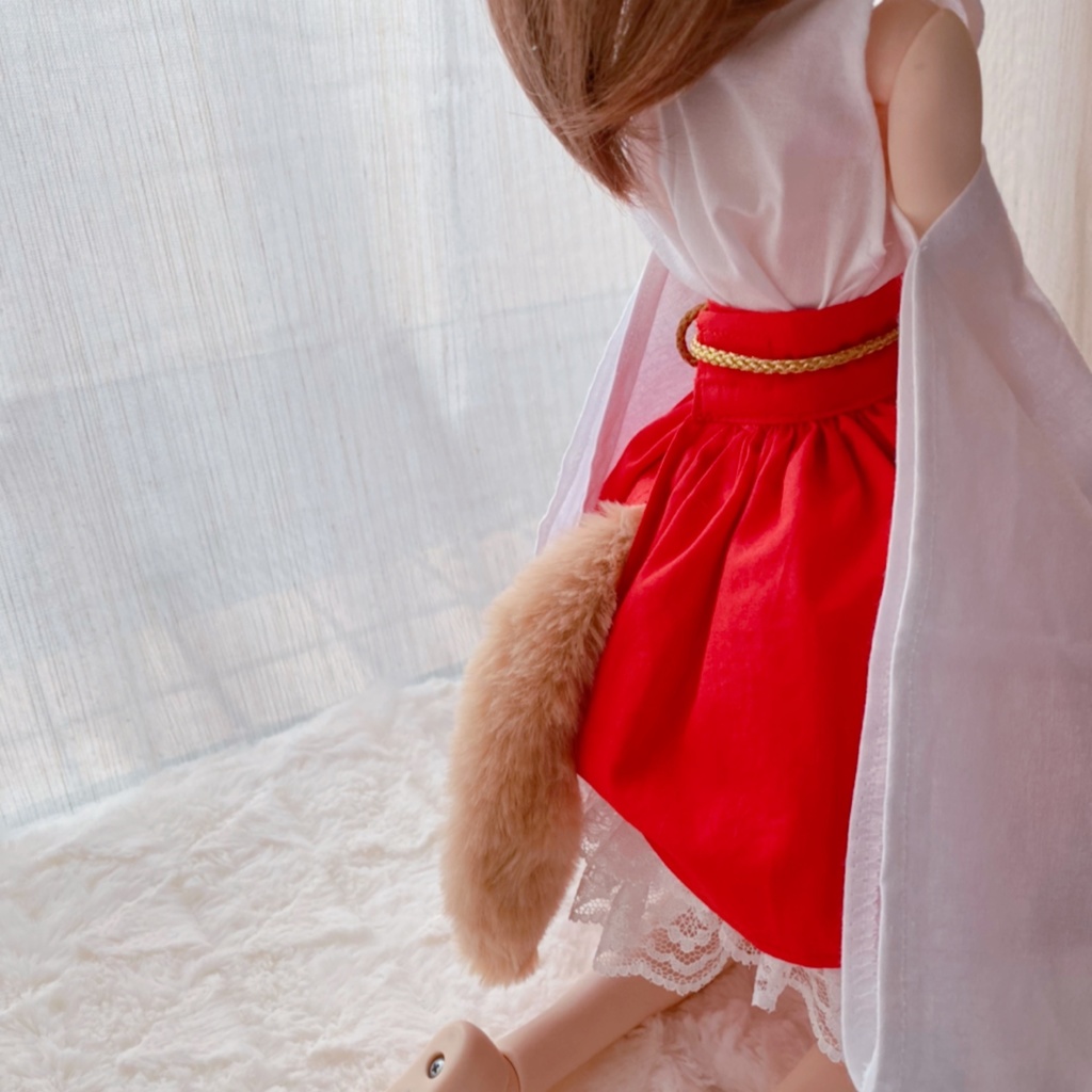 Kon Kon 巫女服 ^.,.^ __ノシ