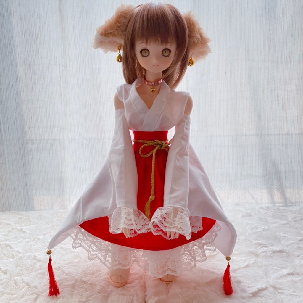 Kon Kon 巫女服 ^.,.^ __ノシ