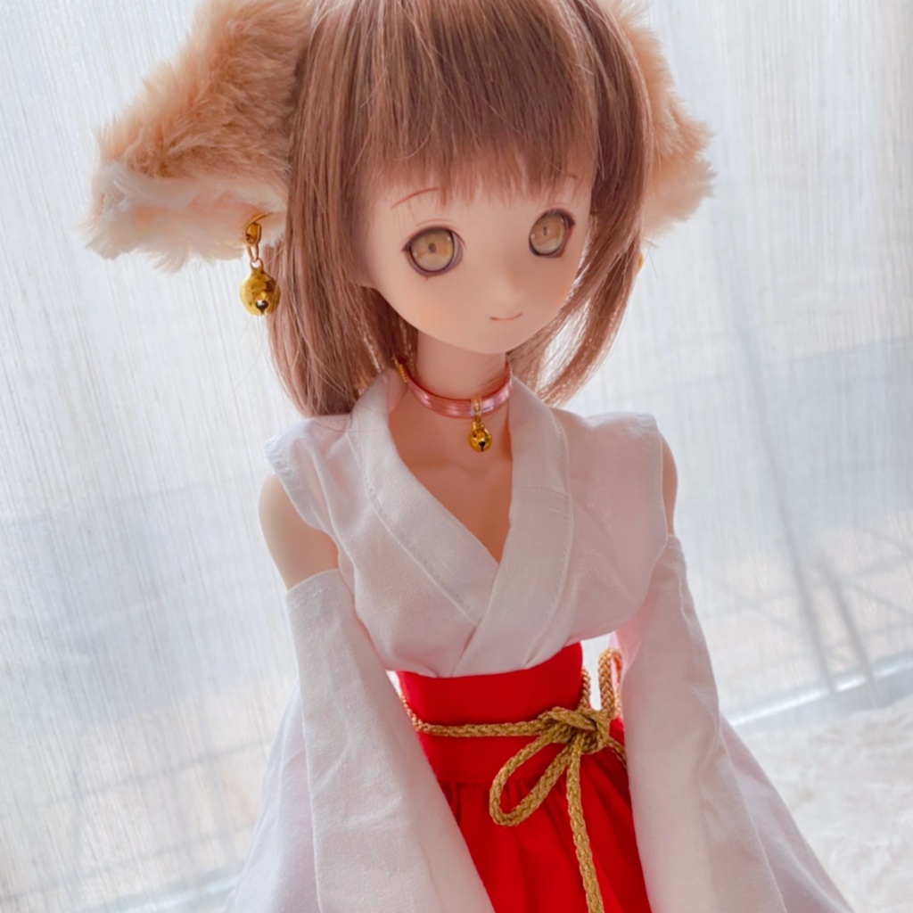 Kon Kon 巫女服 ^.,.^ __ノシ