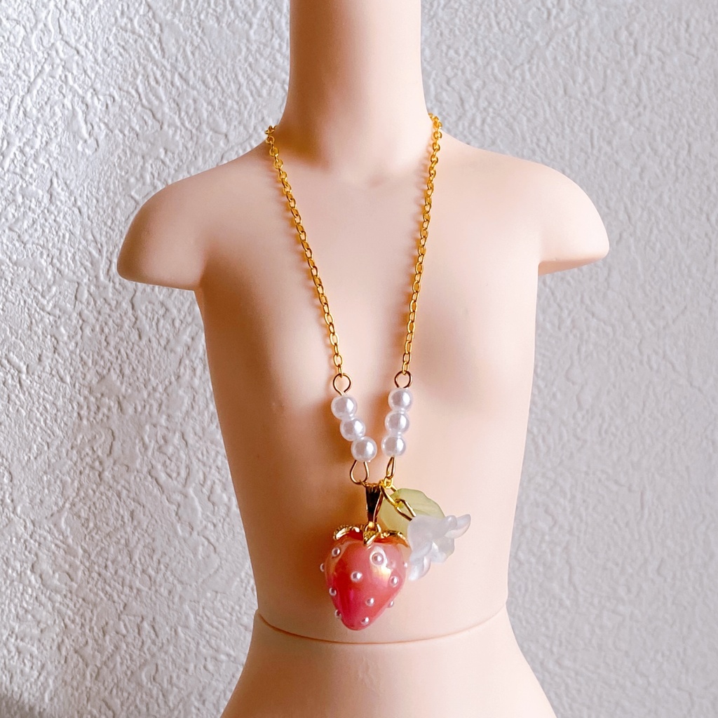 いちごのネックレス【1/4〜1/3サイズ向け】【B~C品】