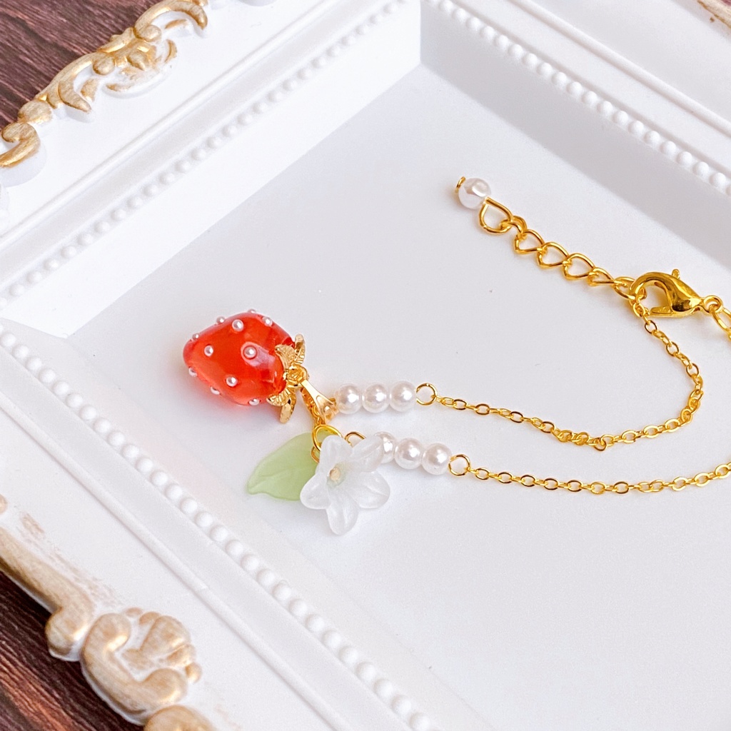 いちごのネックレス【1/4〜1/3サイズ向け】【B~C品】