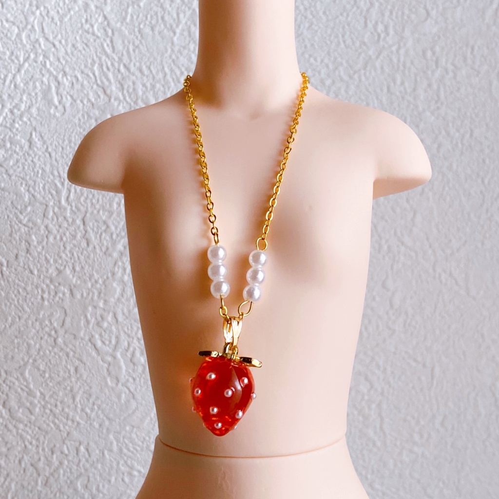 いちごのネックレス【1/4〜1/3サイズ向け】【B~C品】