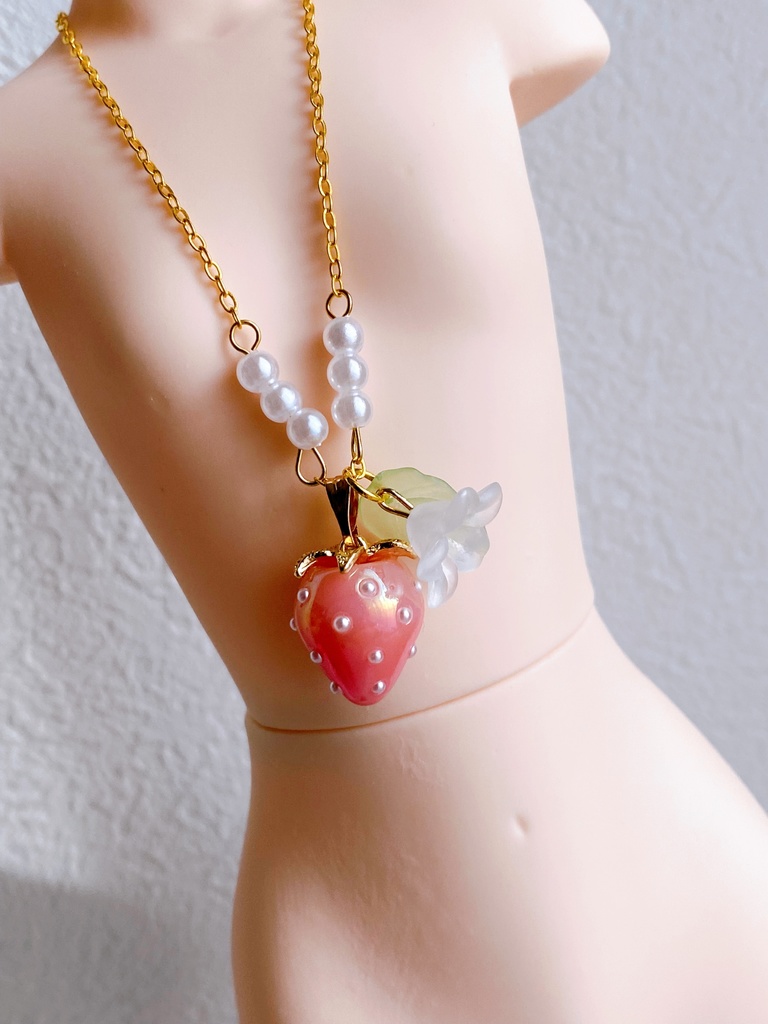 いちごのネックレス【1/4〜1/3サイズ向け】【B~C品】