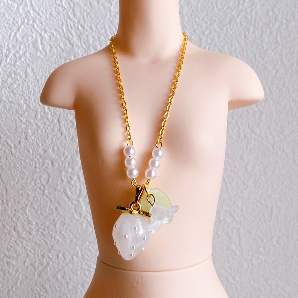 いちごのネックレス【1/4〜1/3サイズ向け】【B~C品】