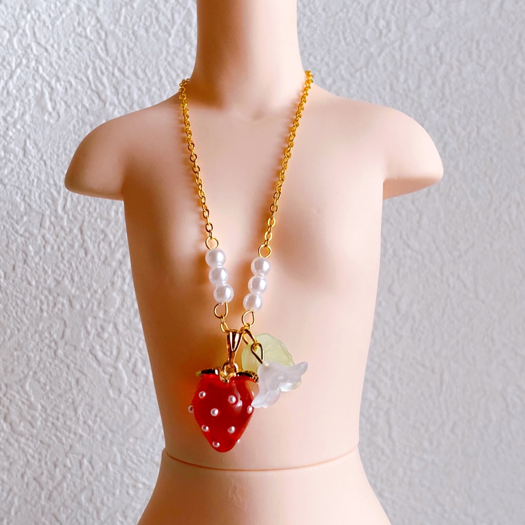 いちごのネックレス【1/4〜1/3サイズ向け】【B~C品】
