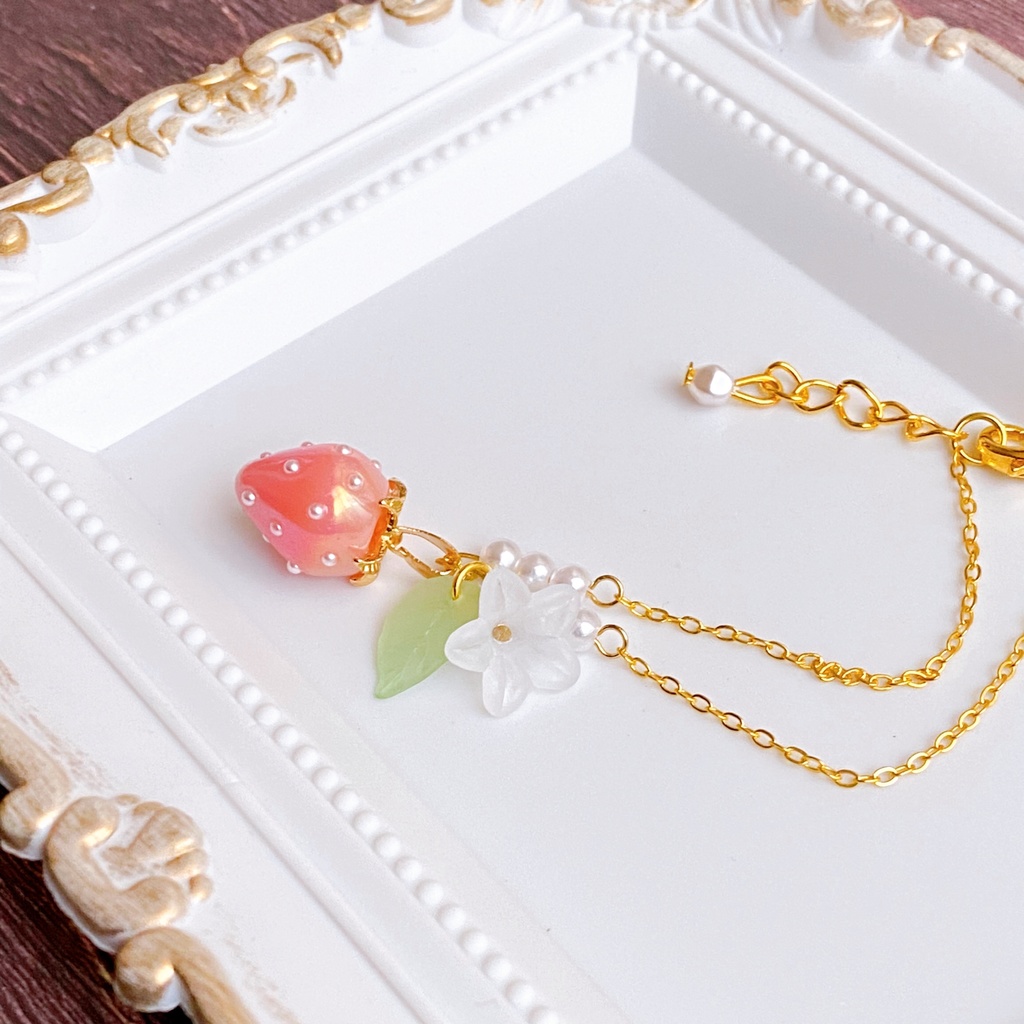 いちごのネックレス【1/4〜1/3サイズ向け】【B~C品】