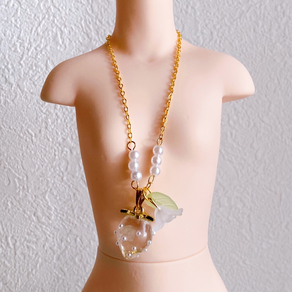 いちごのネックレス【1/4〜1/3サイズ向け】【B~C品】