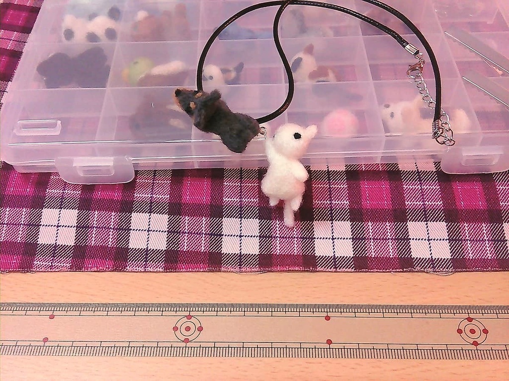 羊毛フェルト アクセサリーセット 25個 ネックレス・イヤリング・ブローチ・ヘアクリップ 付け替え自在