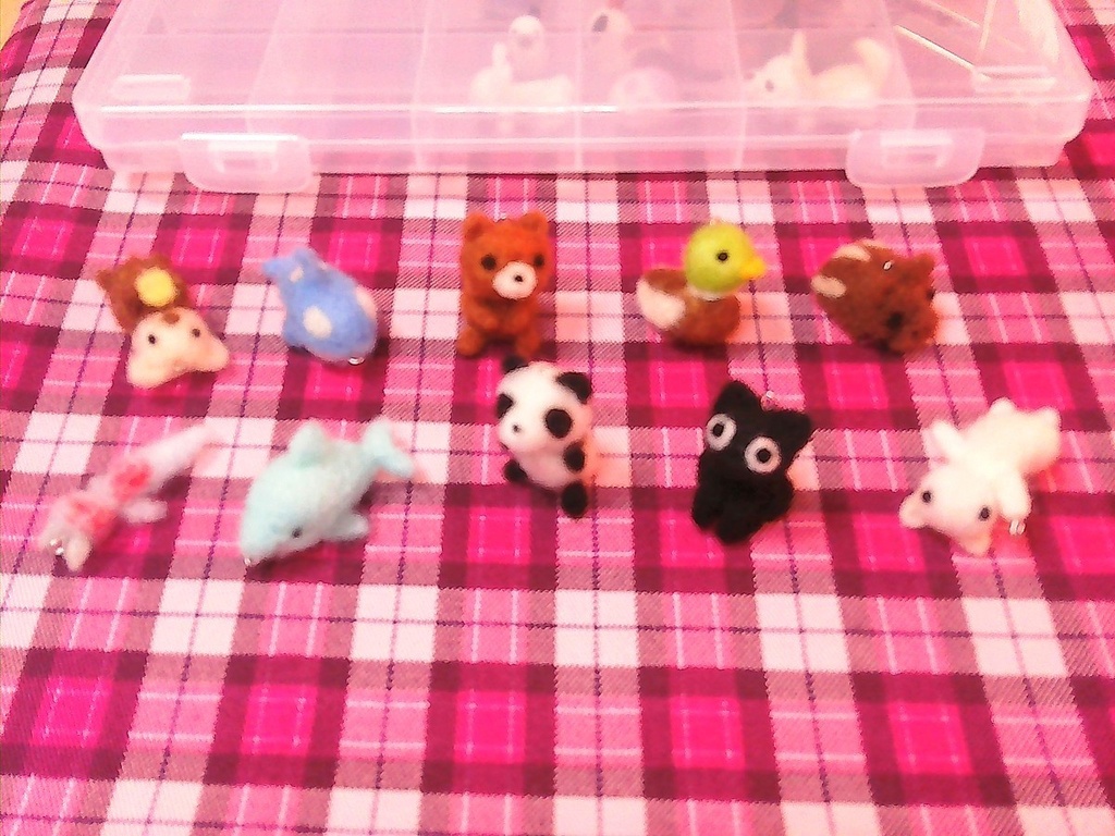 羊毛フェルト アクセサリーセット 25個 ネックレス・イヤリング・ブローチ・ヘアクリップ 付け替え自在