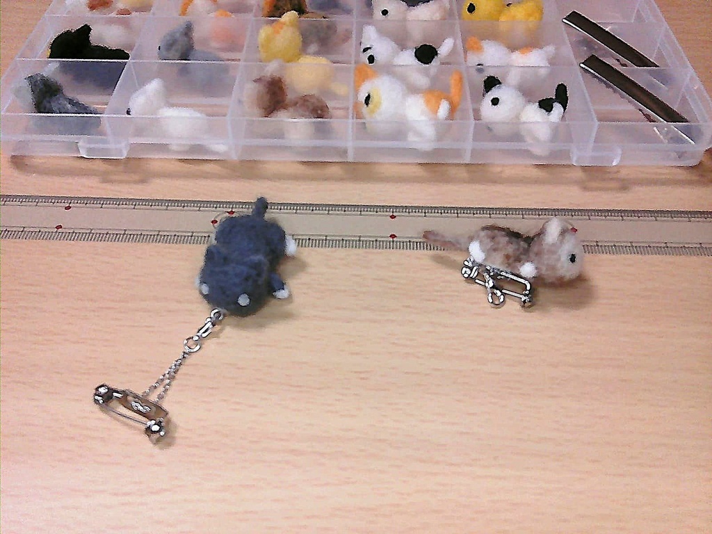 羊毛フェルト アクセサリーセット 25個・猫 ネックレス・イヤリング・ブローチ・ヘアクリップ 付け替え自在