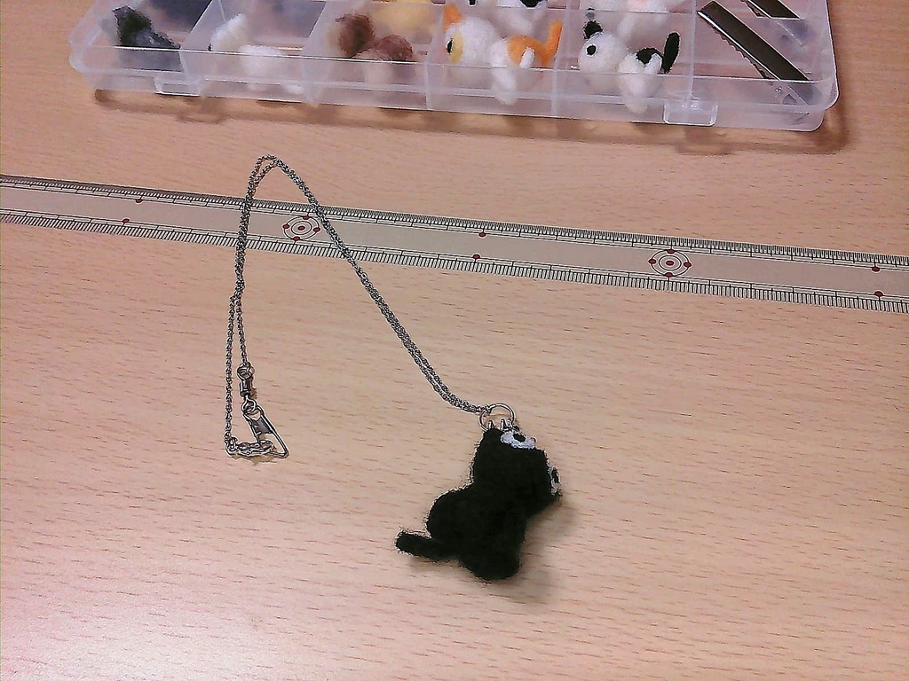 羊毛フェルト アクセサリーセット 25個・猫 ネックレス・イヤリング・ブローチ・ヘアクリップ 付け替え自在