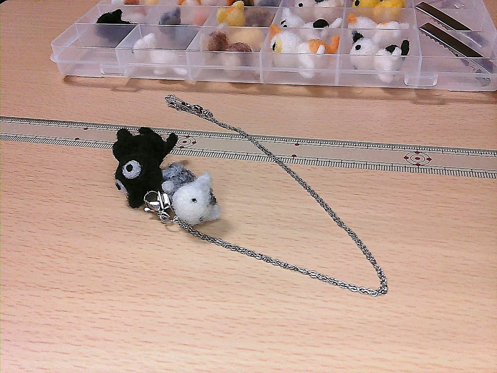 羊毛フェルト アクセサリーセット 25個・猫 ネックレス・イヤリング・ブローチ・ヘアクリップ 付け替え自在