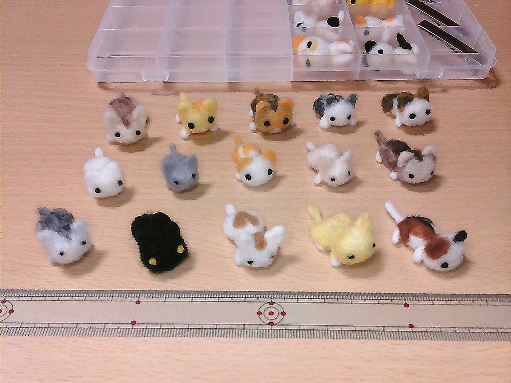 羊毛フェルト アクセサリーセット 25個・猫 ネックレス・イヤリング・ブローチ・ヘアクリップ 付け替え自在