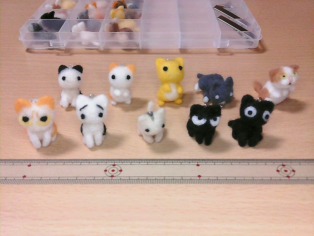 羊毛フェルト アクセサリーセット 25個・猫 ネックレス・イヤリング・ブローチ・ヘアクリップ 付け替え自在