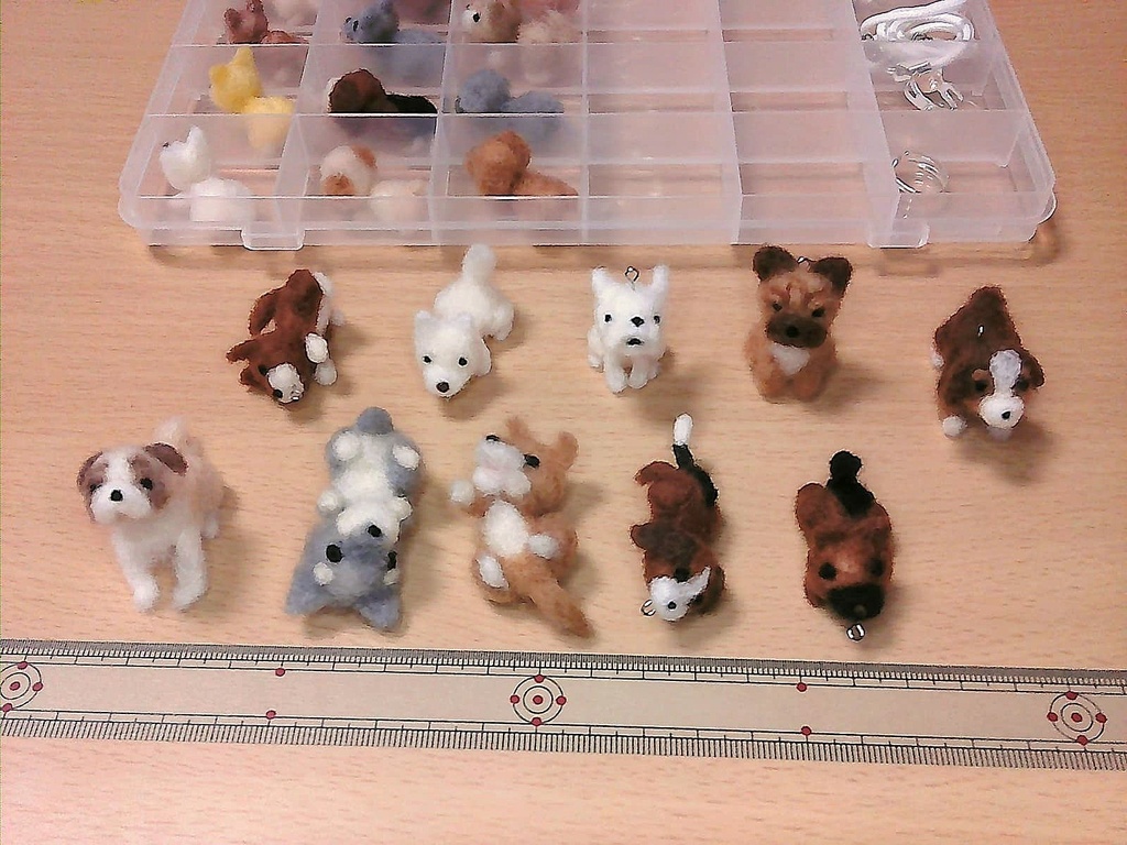 羊毛フェルト アクセサリーセット 25個・犬 ネックレス・イヤリング・ブローチ・リング 付け替え自在