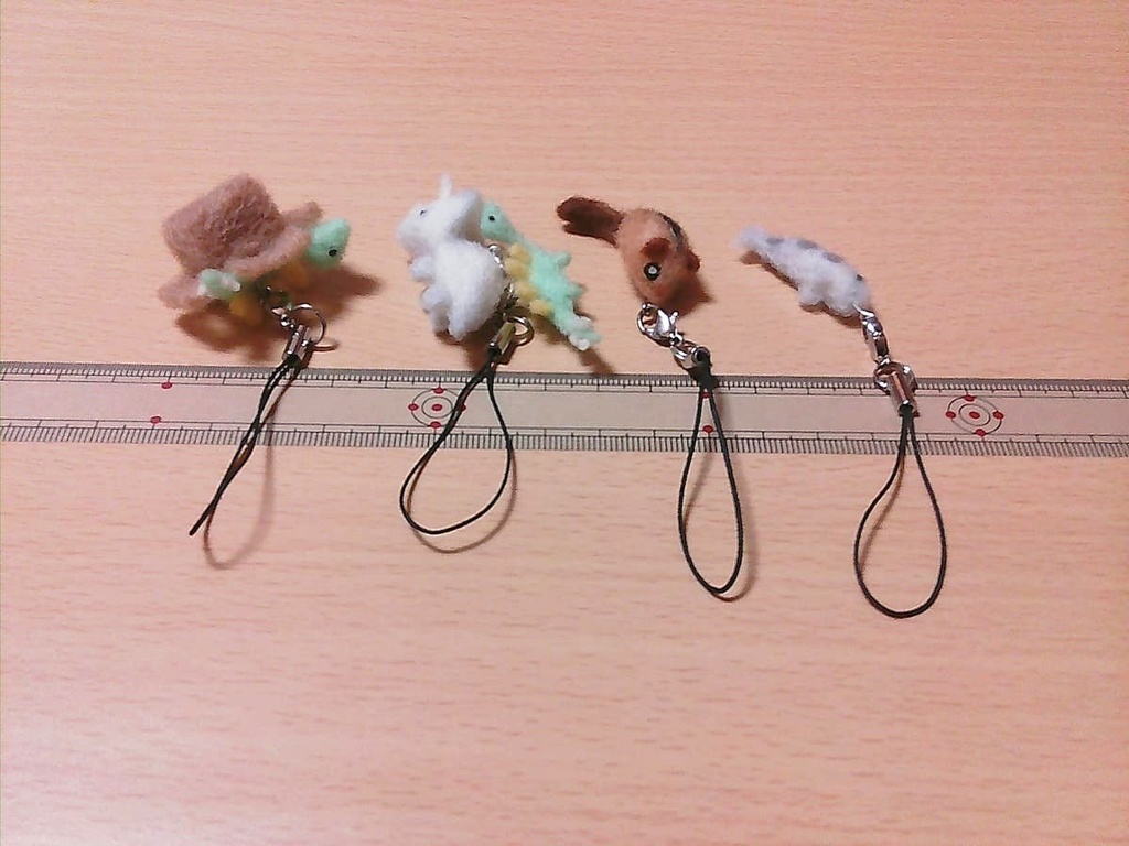 捨て子サウルス・連れ子サウルス・ヤマネ・ヤマメ 羊毛フェルト ストラップ 4種セット(送料込み)