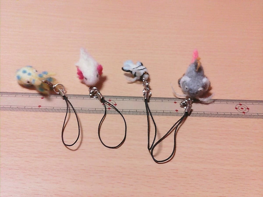 レッドテールキャットフィッシュ・エンゼルフィッシュ・ウーパールーパー・ヒョウモンダコ 羊毛フェルト ストラップ 4種セット(送料込み)