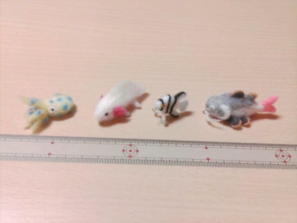 レッドテールキャットフィッシュ・エンゼルフィッシュ・ウーパールーパー・ヒョウモンダコ　羊毛フェルト ストラップ 4種セット（送料込み）