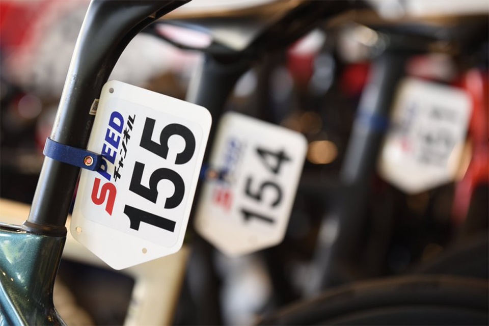 フレームプレートホルダー(ナンバープレート台座)