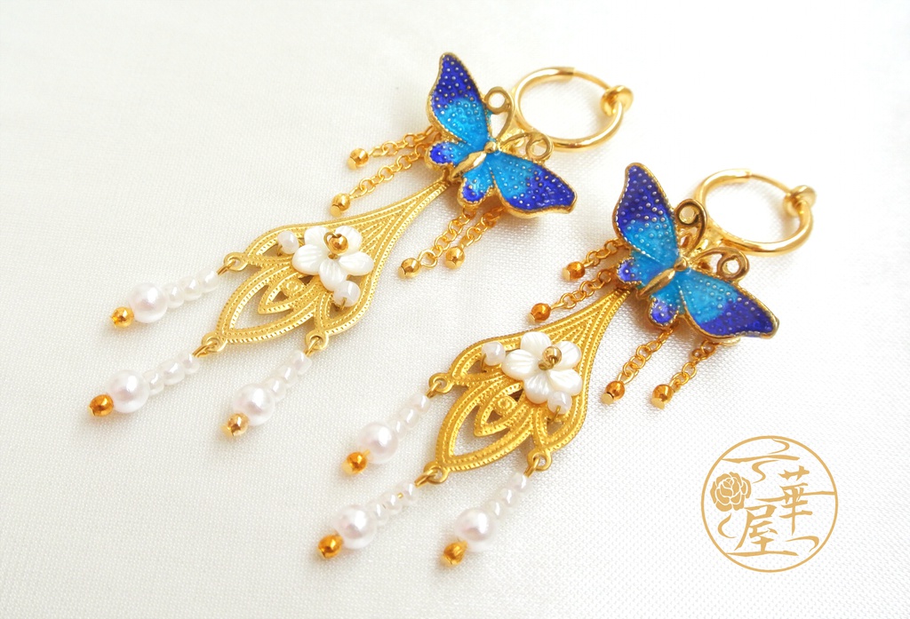 青い蝶イヤリング