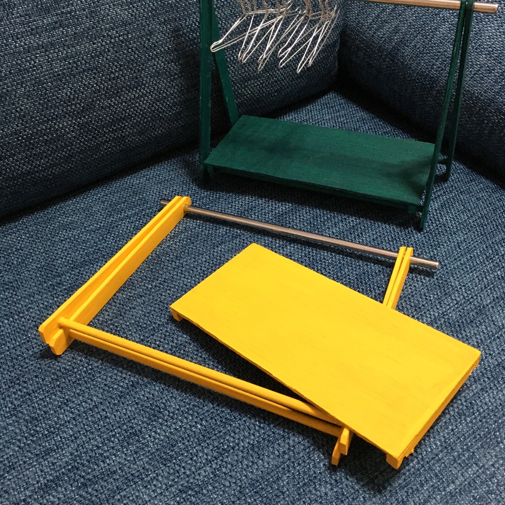 COLORFUL HUNGER RACK