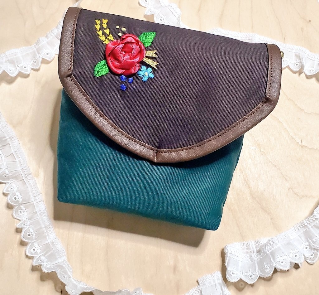 ソフィーのアトリエ2　ソフィーモチーフ刺繍ポーチ