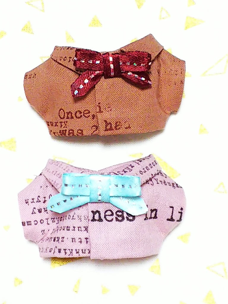 ぬい服【リボンタイ付き英字柄シャツ】