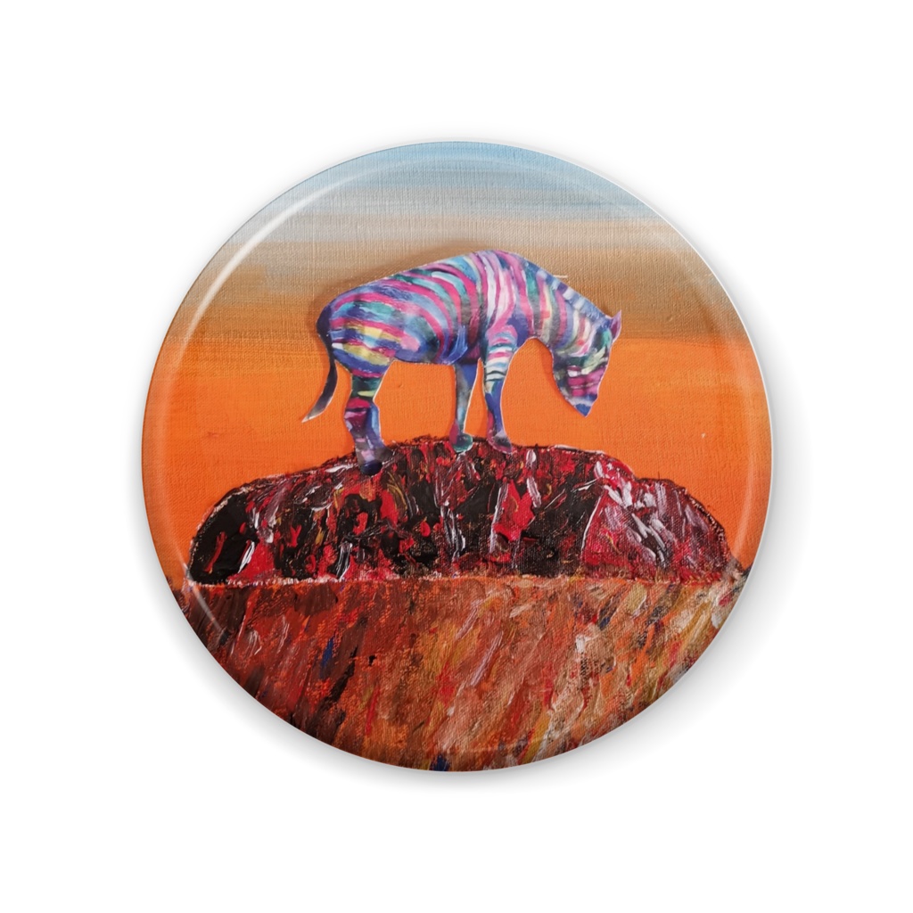 エアーズロックにそびえたつレインボージブラ　缶バッジ　57ミリ